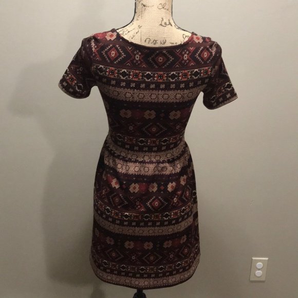 {Forever 21} Tribal Print Knit Dress - Picture 4 of 6